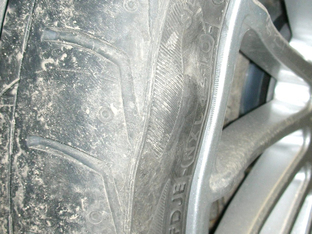 Повреждение шины боковая грыжа